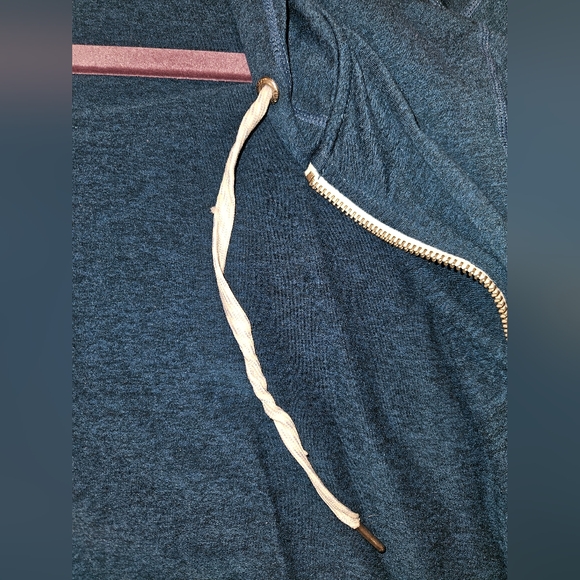 Vuori Blue Halo Hoodie - Picture 9 of 9